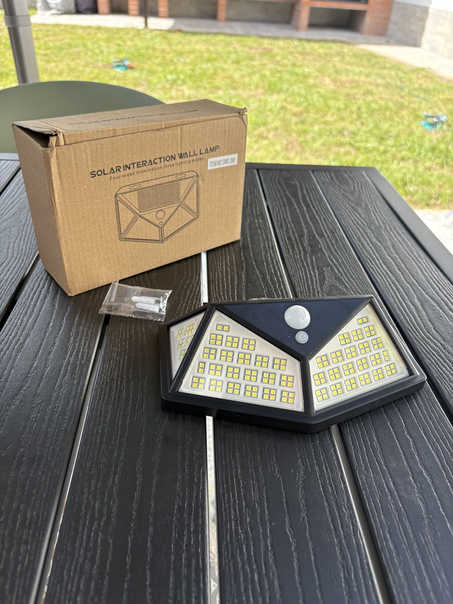 Lampara piso exterior sensor movimiento negra